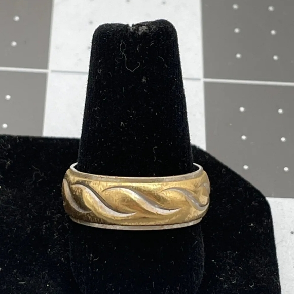 14K Etched Wave Gold Ring - Picture 1 of 3